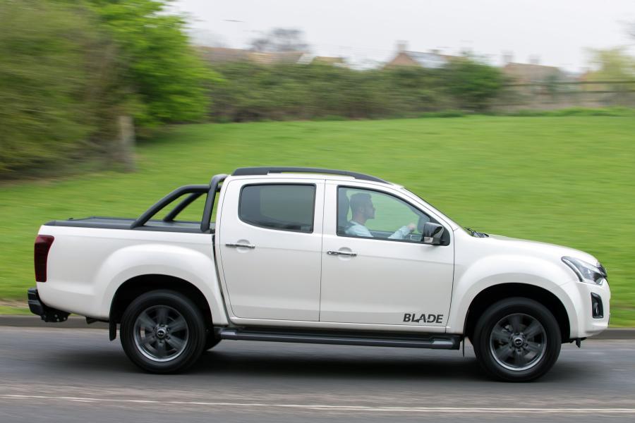  Isuzu D-Max Blade Double Cab 2017 года  (UK) (фото 19 из 52)